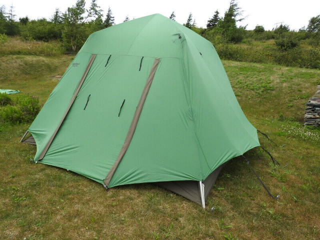 10 Man EUREKA Expedition TENT in Fishing, Camping & Outdoors in St. John's