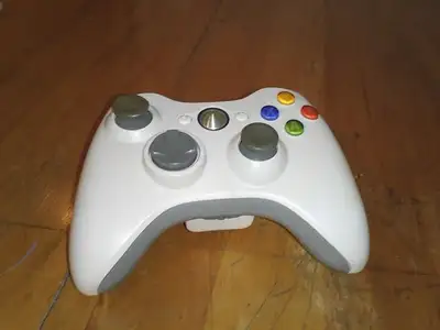 MANETTE SANS FIL X-BOX360  COULEUR BLANCHE, View more