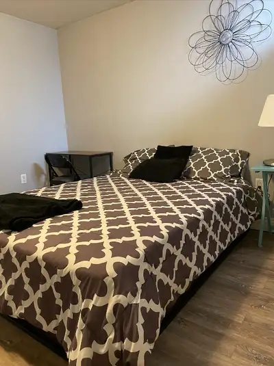 Private Bedroom Available in Two-Bedroom Apartment