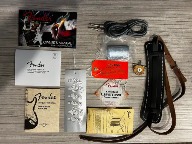 Incredible Vintage USA Fender Stratocaster 62 Reissue AVRI in Guitars in Saskatoon - Image 10