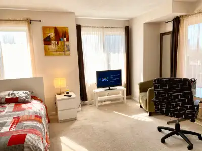 ULTRA LARGE FURNISHED ROOM IN A GREAT NEIGHBORHOOD