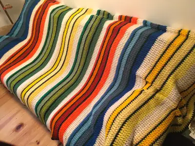 Grande Couverture - Jetée, Laine Crochetée Couleurs Vives - 70s, View more