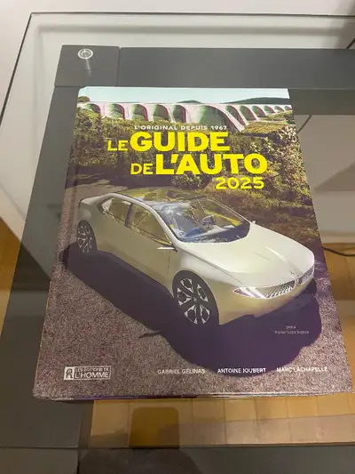 À vendre, le Guide de l’auto 2025. Il est neuf, mais deux des coins sont légèrement endommagés comme...