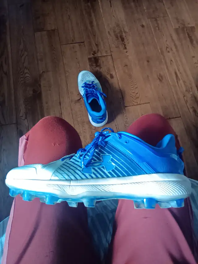 Adidas cleats 8.5 in Men's Shoes in Markham / York Region - Image 3