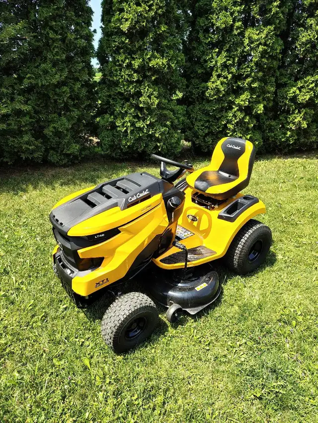 2024 Cub Cadet XT1 LT42 Lawn Tractor in Lawnmowers & Leaf Blowers in Stratford - Image 2