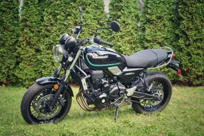 Moto sportive rétro moderne... comme neuve!!!