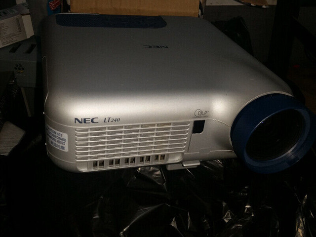 nec lt240 multimedia dlp HD  1080 projector MANY other projector dans Autre  à Ville de Montréal