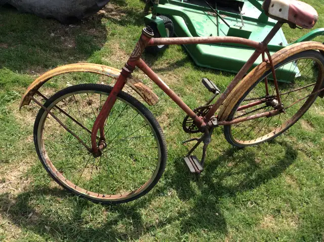 VINTAGE CCM BICYCLE...$160..CANDLE, ROTARY PHONE, INSULATORS in Road in Hamilton - Image 4