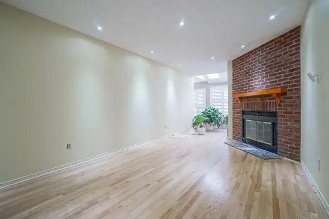 Room available for rent near Gateway Terminal Brampton in Room Rentals & Roommates in Mississauga / Peel Region - Image 5