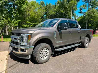 Ford F350 XLT Super Duty, 4x4, Diesel, Crew Cab in excellent condition. One owner, Heavy duty hitch,...