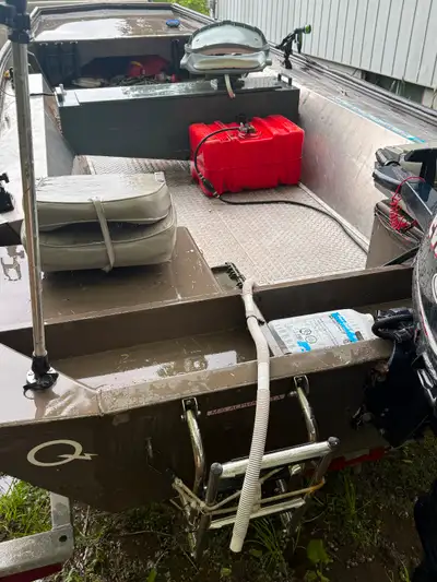 Chaloupe Lowe R 1960MT Roughneck avec moteur 40 hp evinrude etec 2009 en très bonne états possibilit...