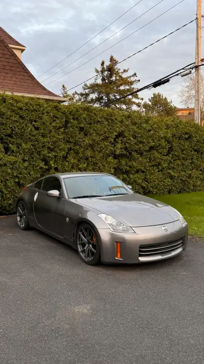 This is a 2007 Nissan 350Z Grand Touring equipped with the upgraded HR engine, which offers better p...