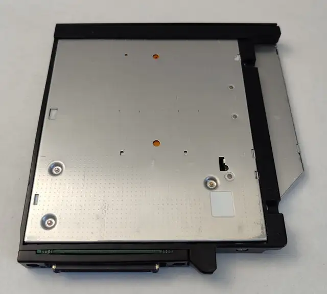 TOSHIBA SD-R2412 INTERNAL DVD/CD-RW OPTICAL DRIVE TOSHIBA LAPTOP in Laptop Accessories in Laval / North Shore - Image 9