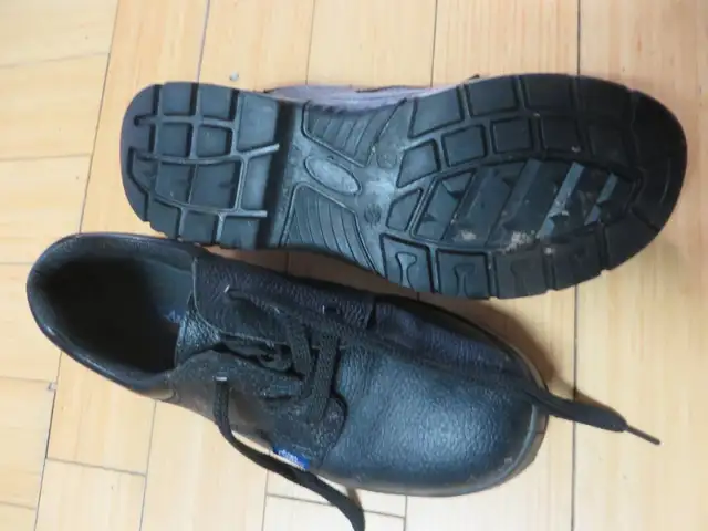 Men's Steel-Toe Work Shoes in Men's Shoes in Lethbridge - Image 4