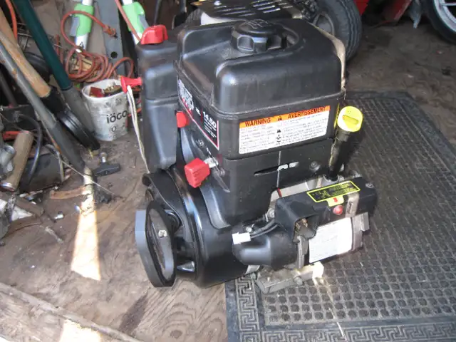 moteur 305cc briggs & stratton 14.50 shaft 3/4 & 1 pouce mise au in Snowblowers in Laval / North Shore - Image 3