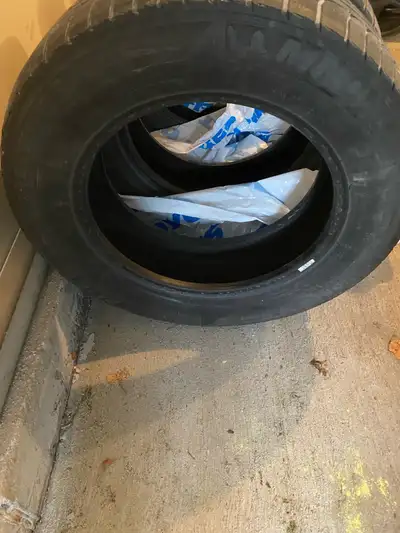 Set of used 4 winter tires size 225/65/17 it was on Chevrolet equinox 2015 used 3 winter