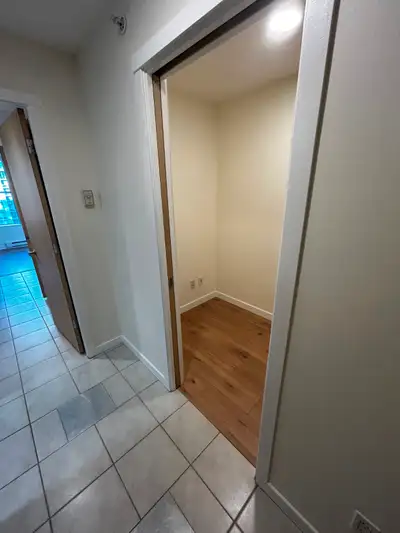 High-Floor Yaletown/Downtown Vancouver 1 Bedroom + Den + Solarium | Parking & Storage Included Rent:...