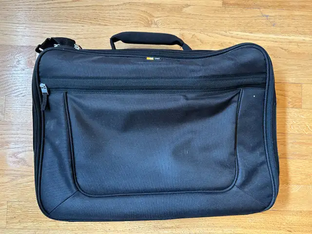 Case Logic Laptop Case -- 15-17" in Laptop Accessories in Ottawa - Image 2