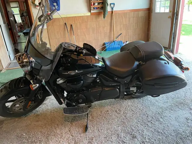 2016 Suzuki Boss Edition C90T Touring Motorcycle in Street, Cruisers & Choppers in Brandon - Image 3