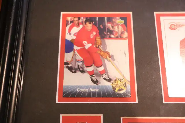 GORDIE HOWE COMMEMORATIVE HOCKEY CARD PLAQUE DETROIT RED WINGS in Arts & Collectibles in Mississauga / Peel Region - Image 3