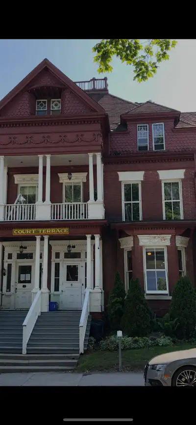 One bedroom for rent Brockville Courthouse Park.