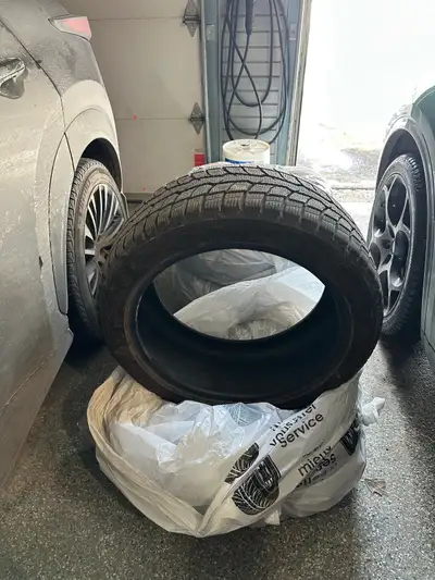 Ensemble de 4 pneus d’hiver Toyo Observe GSi-6 LS Grandeur : 255/45R20 105H Seulement 17 000 km – fa...