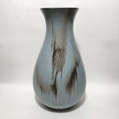 For sale is a vintage Canadian Blue Mountain Pottery 901 vase beautifully finished in the Slate glaz...