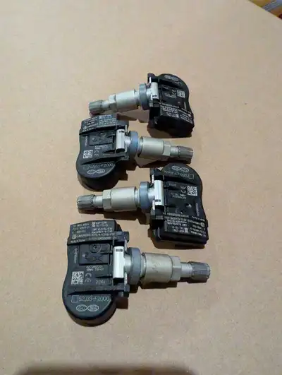 SET OF 4 like-NEW Genuine Hyundai Kia TPMS sensors! Here's a set of four gently used Hyundai/Kia TPM...