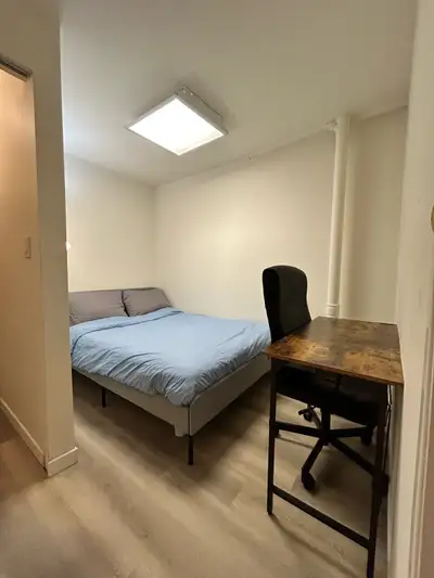 Small Room for Rent – $650 All-Inclusive (Short-Term OK) 2610 Draper Avenue, Ottawa (K2H 8X8) Lookin...