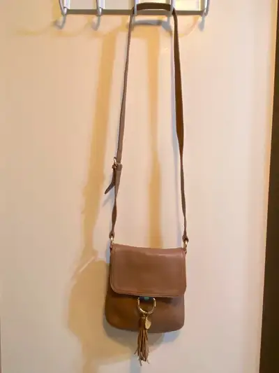 Beau petit sac en bandoulière beige  Tommy Hillfiger, View more