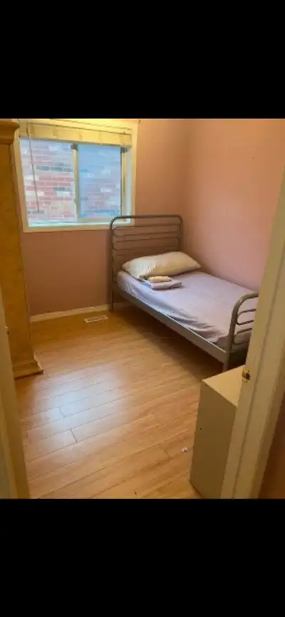 Furnished room for rent accrose Vaughan Mills mall ,behind Canadian Tire,near wonderland Macdonalds...