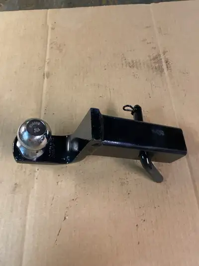 These used trailer hitches are ready to get back to work. They are 2” sleeve size and in good workin...