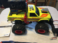 RC RADIO SHACK ROCKRUNNER 1/10 NICE CONDITION COMPLETE