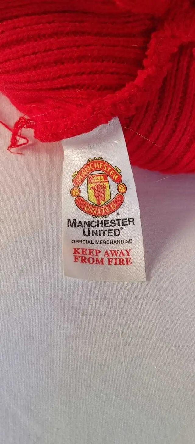Manchester United Toque & Mug in Arts & Collectibles in Calgary - Image 5