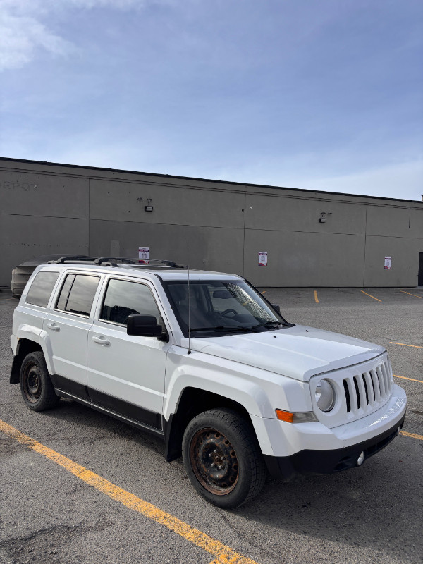 Jeep Patriot North Edition 4WD Manual - 2014 in Cars & Trucks in Calgary