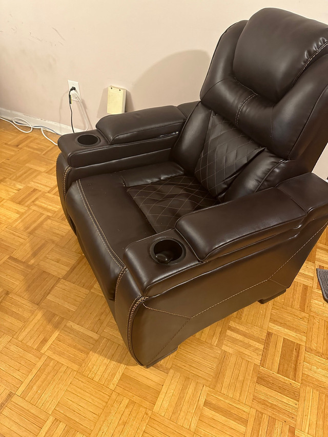 Premium leather recliner chair in Chairs & Recliners in City of Toronto