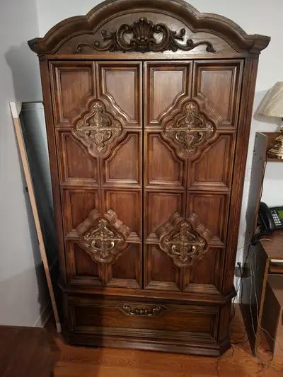 Antique Bedroom Set (nightstands (2), chest, headboard, dresser), View more