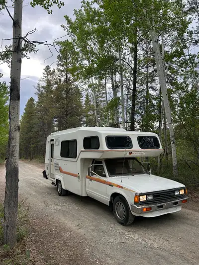 Selling our beloved Ruthy (Right lane Ruthy). 1986 Nissan sunrader. Everything works as it should, h...