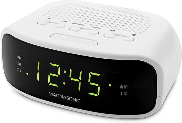 Magnasonic Digital AM/FM Clock Radio with Battery Backup in General Electronics in Burnaby/New Westminster