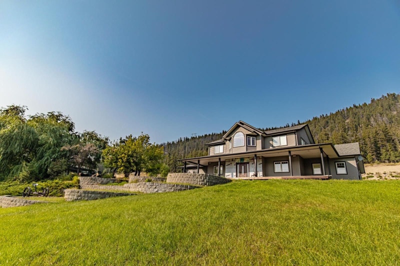 Spacious 4 Bedroom, 4 Bathroom House for Rent in Williams Lake Long