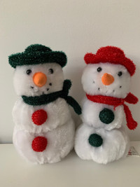 2 peluches / bonhommes de neige ( 5$ pour les deux)