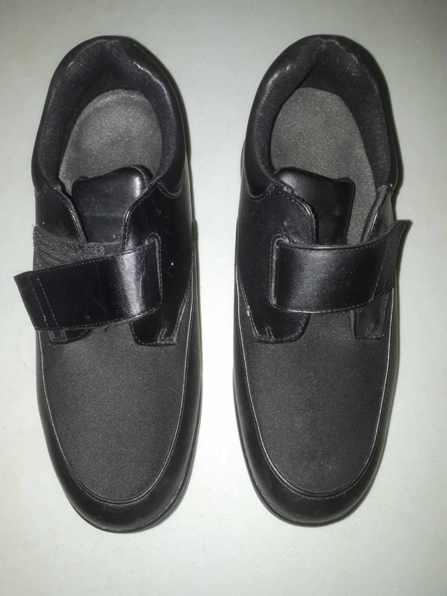 Souliers orthopédiques Drew, avec velcro, utilisé juste 1 fois. dans Santé et besoins spéciaux  à Ville de Montréal - Image 2