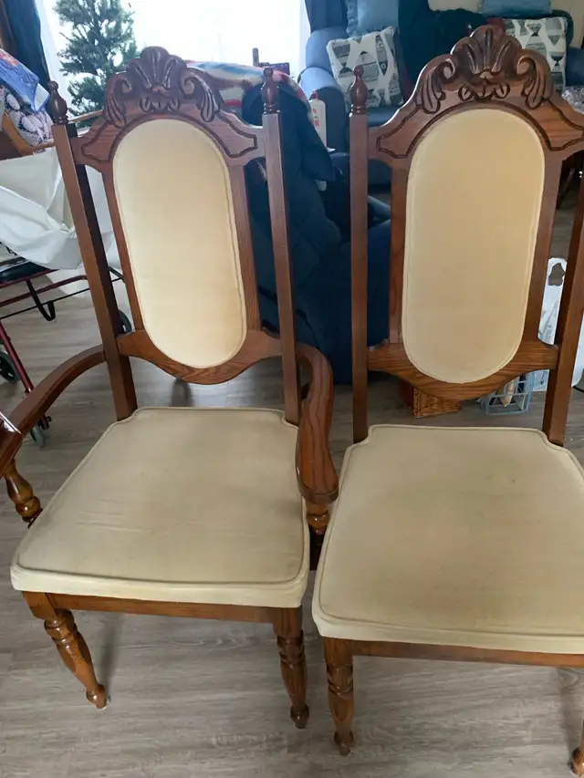 Dining Room Table, Buffet/Hutch in Dining Tables & Sets in Belleville - Image 4