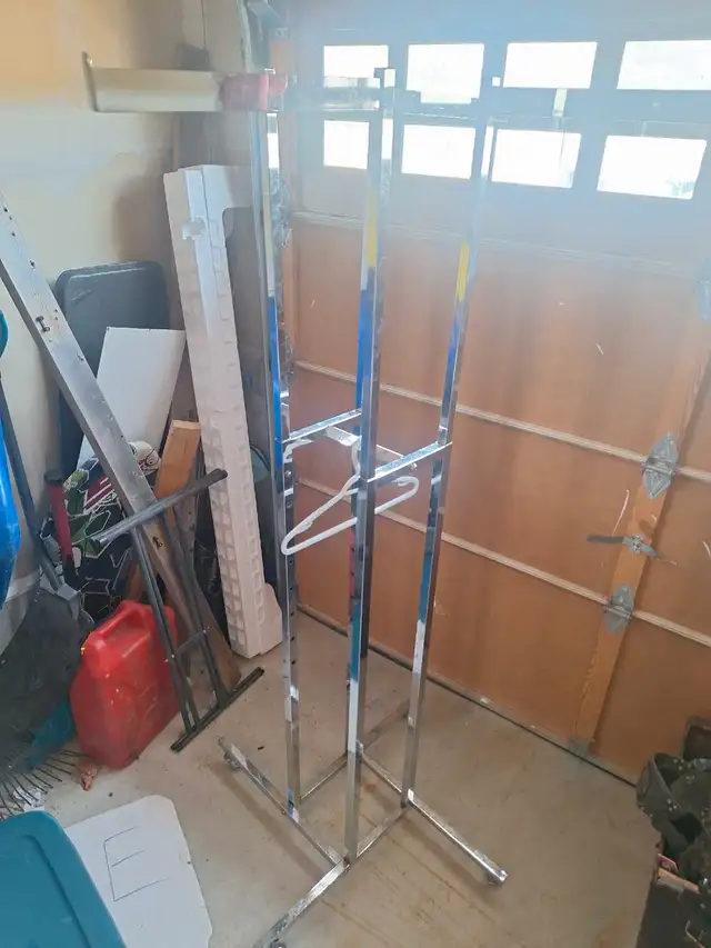 Clothing Rack, heavy duty on wheels in Industrial Shelving & Racking in Barrie - Image 4