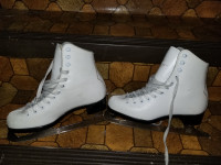 Girls CCM figure skates size 3 - used, good condition