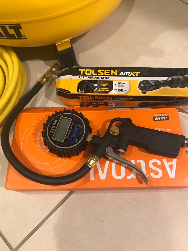 Dewalt pancake air compressor in Power Tools in Ottawa - Image 4
