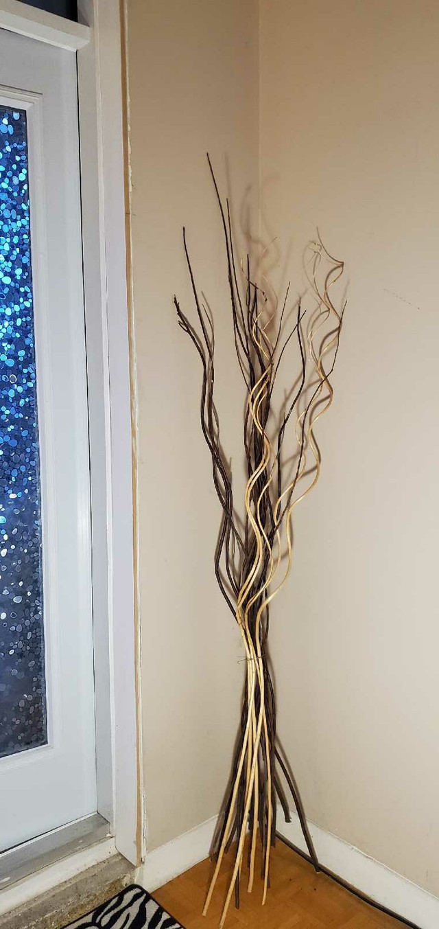 Decorative twigs bundle 5,5' tall -NATURAL+⭐Bonus⭐  in Arts & Collectibles in Mississauga / Peel Region - Image 2