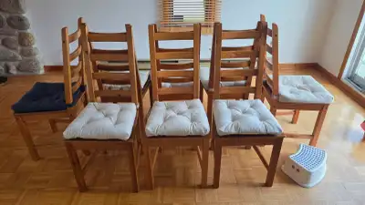 8 chaises de cuisine IKEA Kaustby en bois teinté a l'ancienne, View more