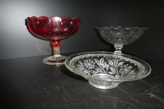 Lot de bols anciens en verres sur pieds10$ chaque ou 25$ le lot dans Art et objets de collection  à Laurentides - Image 2