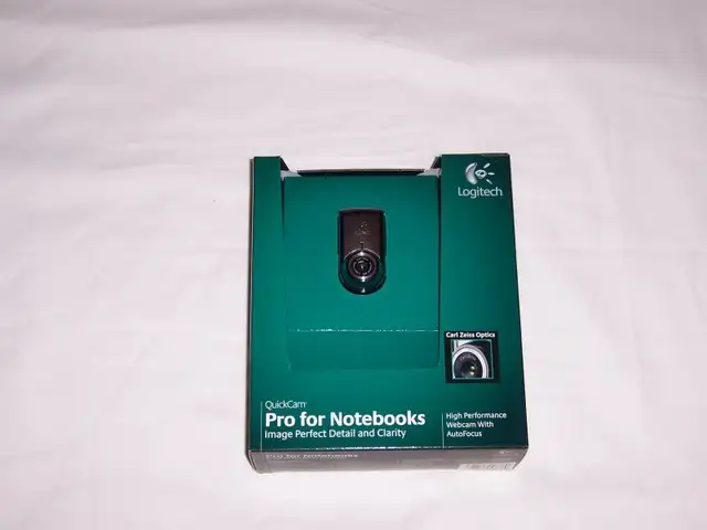 Logitech 2 MP Portable QuickCam Pro for Notebooks in Laptop Accessories in Oakville / Halton Region - Image 7